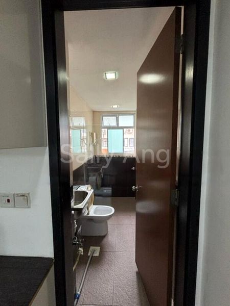 Room (Landed) for Rent in  Kensington Square - Image 3